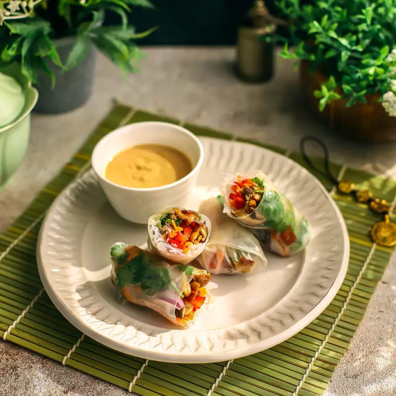 Спринг-роллы с курицей и арахисовым соусом — курс «Паназиатская кухня»