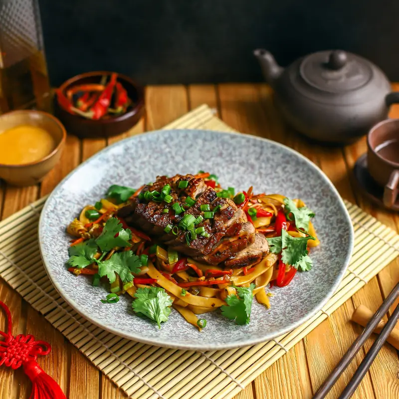 Копченый Чоу Мейн с уткой — курс «Паназиатская кухня»