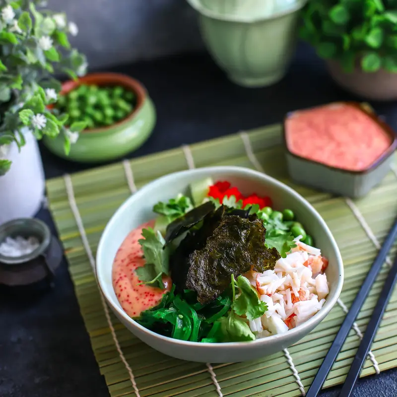 Поке с крабом и икрой летучей рыбы — курс «Паназиатская кухня»