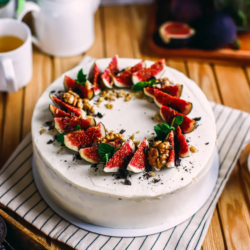 Морковный торт с корицей, грецким орехом и черносливом — курс «Домашние десерты»