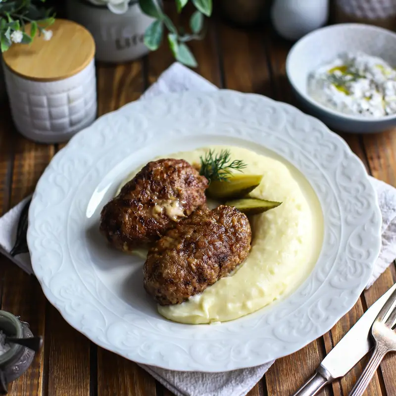 Домашние котлеты с сыром, пюре и соусом тартар — курс «Эффективная кулинария»