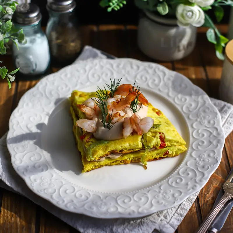 Омлет с креветками и мягким сыром — курс «Эффективная кулинария»