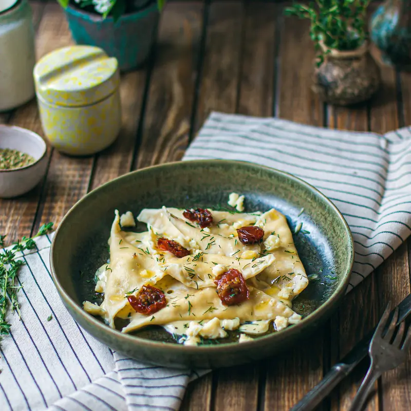 Тортелли с цыплёнком и сливочно-сырным соусом — курс «Итальянская кухня»