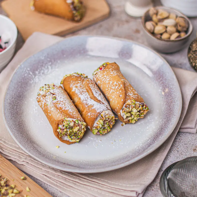 Канноли с рикоттой и фисташками — курс «Кухни мира»