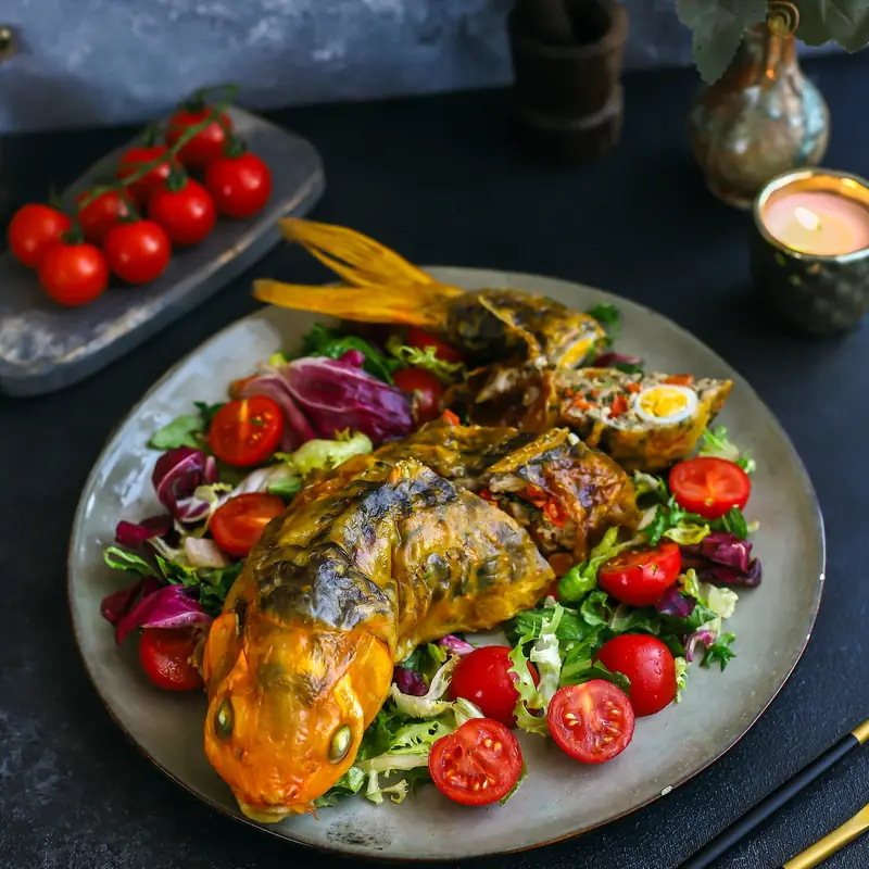 Карп, фаршированный овощами с перепелиными яйцами — курс «Рыба и морепродукты»