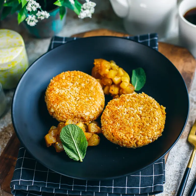 Морковные биточки с яблочным чатни — курс «Вегетарианская кухня»