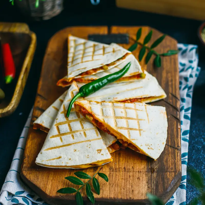 Кесадилья с сыром и овощным рагу — курс «Вегетарианская кухня»