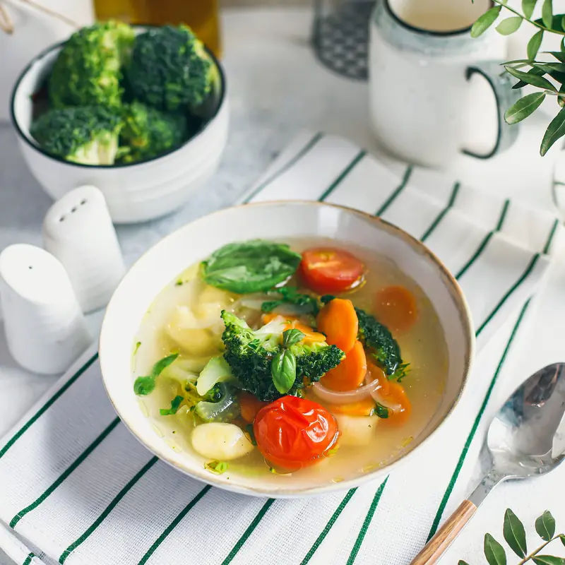 Овощной суп с брокколи и картофельными ньокки — курс «Вегетарианская кухня»